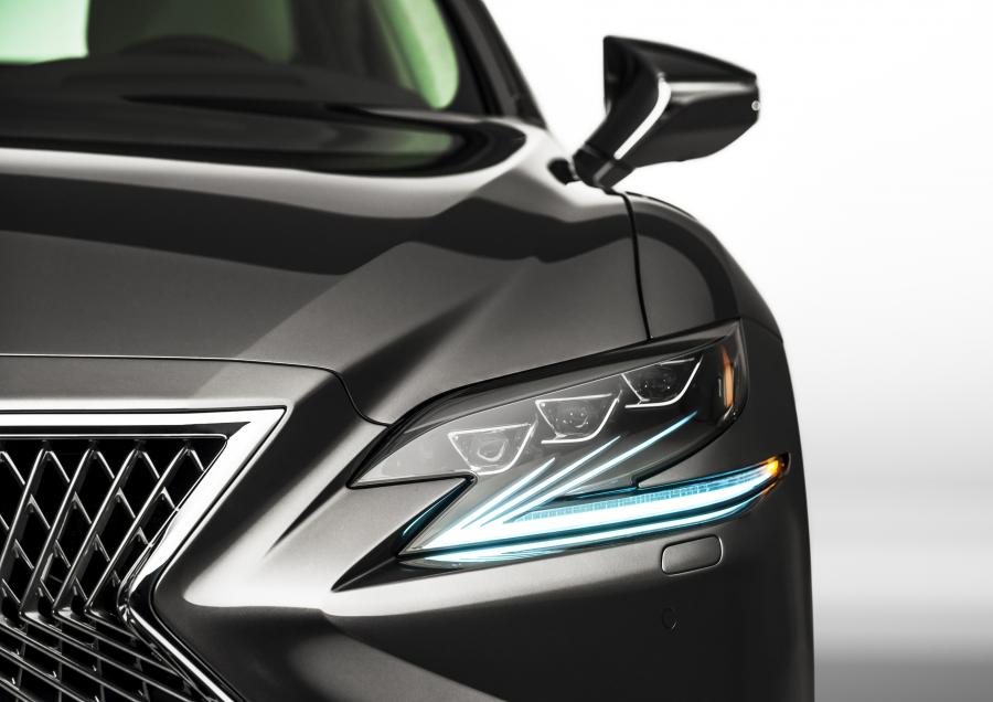 Детали экстерьера Lexus LS500 2017 года  (NA) (фото 12 из 67)